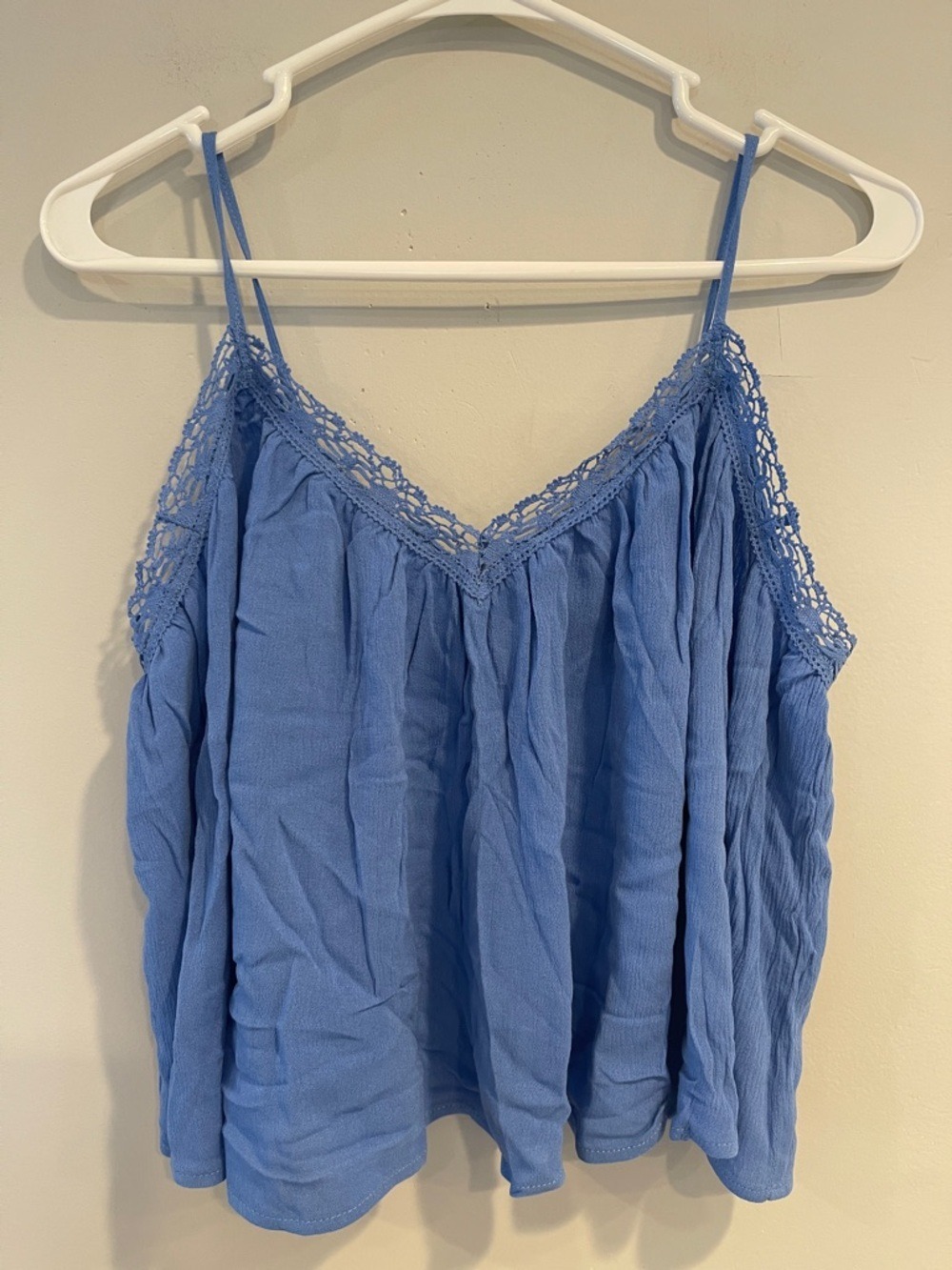 NWT Color Block Blue Crochet-Edge Spaghetti Strap Camisole Size Medium